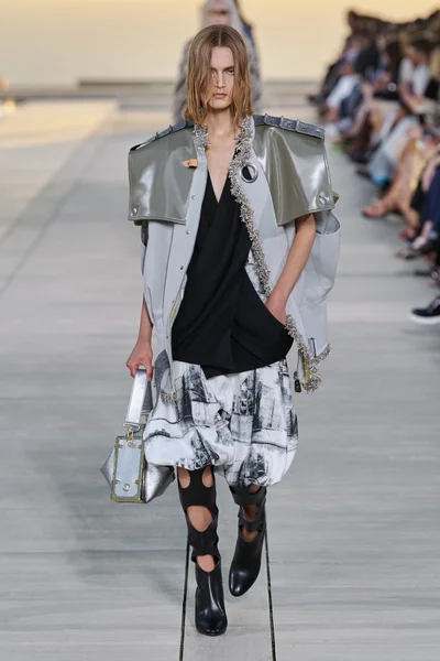 Look 28